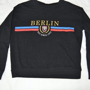 Womens H&M graphic long sleeve shirt